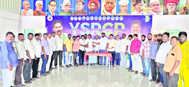 ఓబీసీ రిజర్వేషన్ల కోసం ప్రభుత్వం మెడలు వంచాలి 