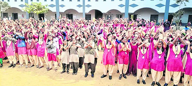 ● మత్తు వదలరా.. 