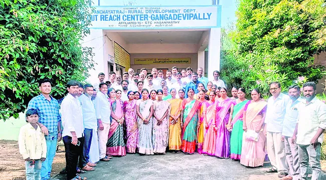 గంగదేవిపల్లిని సందర్శించిన ప్రతినిధులు