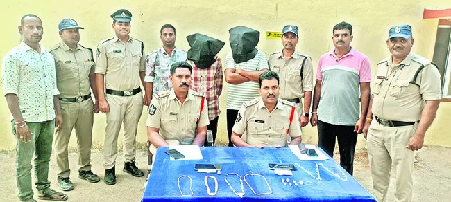 ఎట్టకేలకు పట్టుబడిన దొంగలు