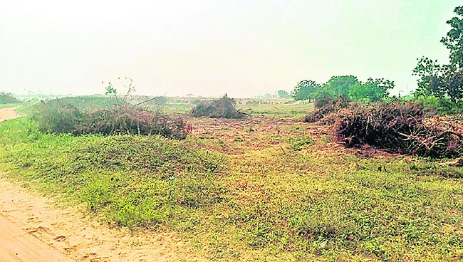 ‘అల్ట్రా మెగా’ భూములపై కన్ను 