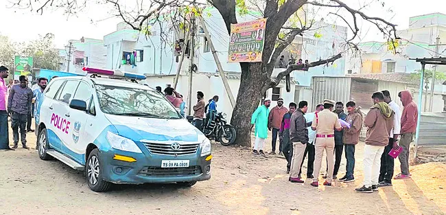 ప్రత్యర్థుల నుంచి కాపాడబోయి..