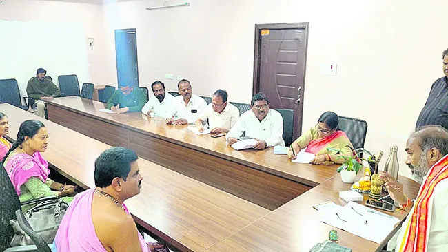 సమ్మక్క భక్తులకు సౌకర్యాలు కల్పించండి