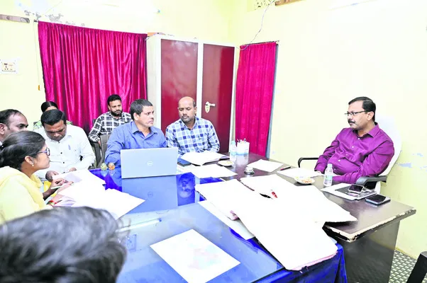 చిన్న కారణాలతో అర్జీలను తిరస్కరించొద్దు 