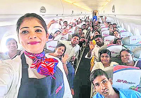 సొంత ఖర్చుతో విద్యార్థులకు విమానయానం