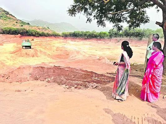 బిత్తరపోయిన ఆర్డీవో ! 