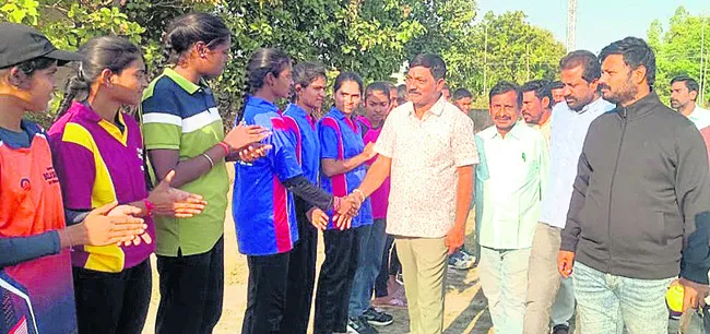 రాష్ట్రస్థాయి సాఫ్ట్‌బాల్‌   పోటీలు ప్రారంభం
