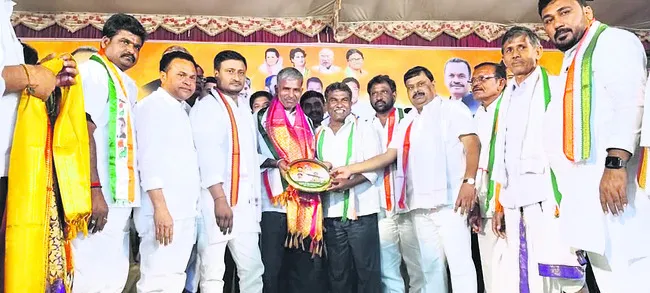 మూడేళ్లలో పెండింగ్‌ ప్రాజెక్టులు పూర్తిచేస్తాం