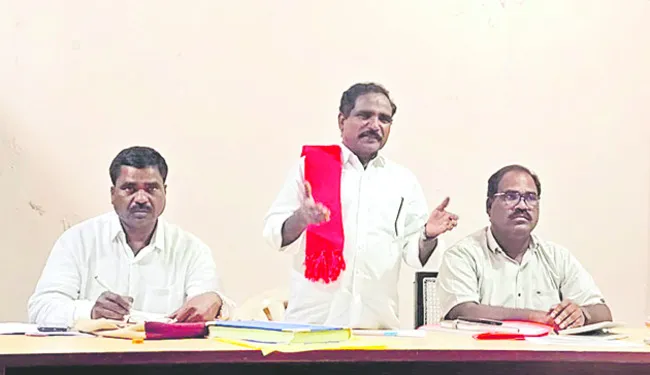 ‘ఉపాధి హామీ’ నిర్వీర్యానికి కేంద్రం కుట్ర 
