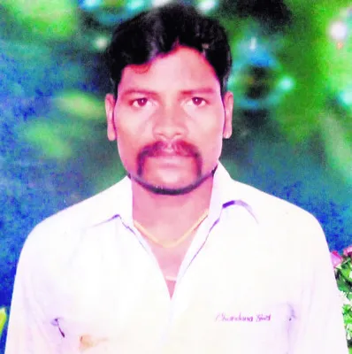 రోడ్డు ప్రమాదంలో  వ్యక్తి దుర్మరణం 