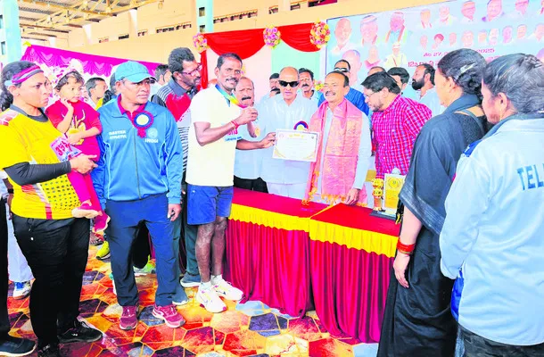 రాష్ట్రస్థాయి మాస్టర్‌ అథ్లెటిక్స్‌లో జిల్లా వాసుల సత్త