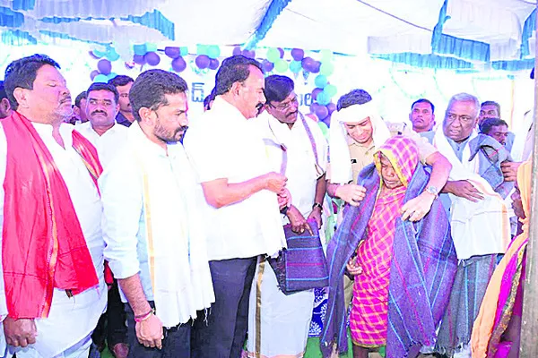 పక్కా ఇళ్లు.. పలకాబలపం