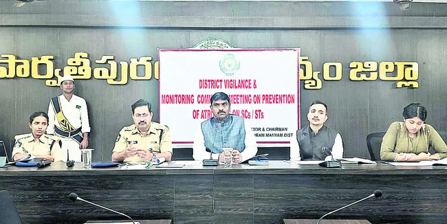 ఎస్సీ, ఎస్టీల సమస్యలు ఉన్నతాధికారుల దృష్టికి తేవాలి 