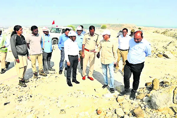 అటవీ ప్రాంతంలో వ్యర్థాలను ఏరివేయాలి