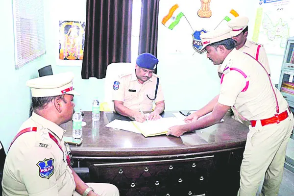 అసాంఘిక శక్తులపై ఉక్కుపాదం 