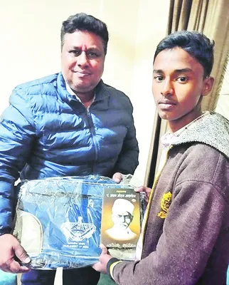 పార్లమెంట్‌కు చీకోడ్‌ విద్యార్థి 