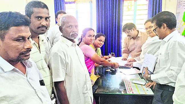 పీహెచ్‌సీ ఆవరణలో ఆటస్థలం వద్దు 