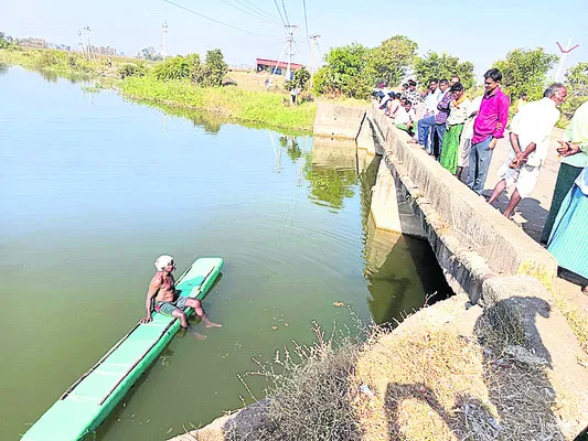 ‘స్వర్ణ’లో బాలుడి గల్లంతు?