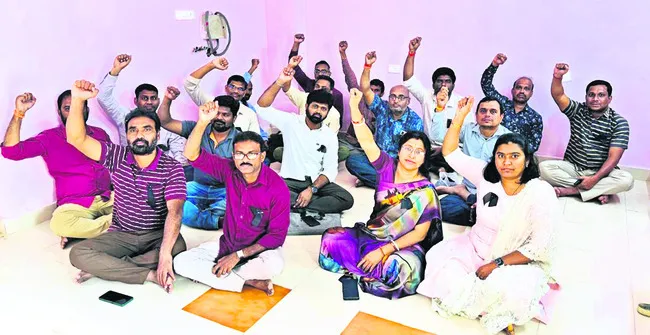 ట్రిపుల్‌ఐటీ అసిస్టెంట్‌ ప్రొఫెసర్ల నిరసన 