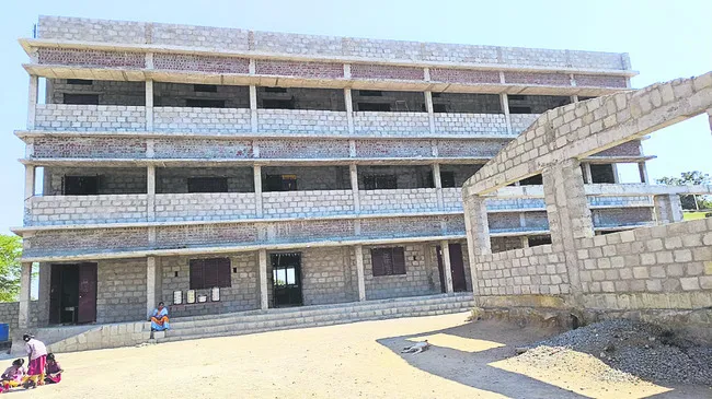 అటకెక్కిన ‘మన ఊరు– మనబడి’ 