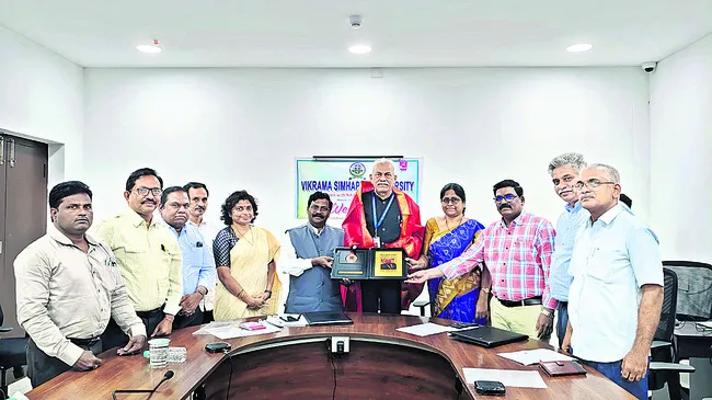 అంతర్జాతీయ ప్రమాణాలతో బోధన