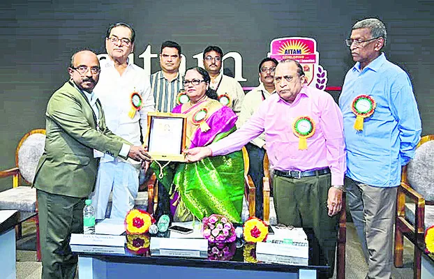 సాంకేతిక నైపుణ్యాలు పెంపొందించుకోవాలి 