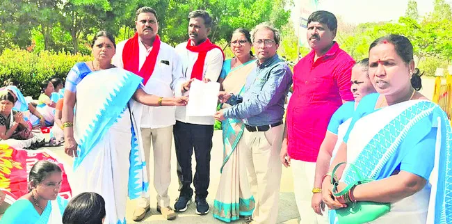 కలెక్టరేట్‌ ఎదుట ఆశాల ఆందోళన 