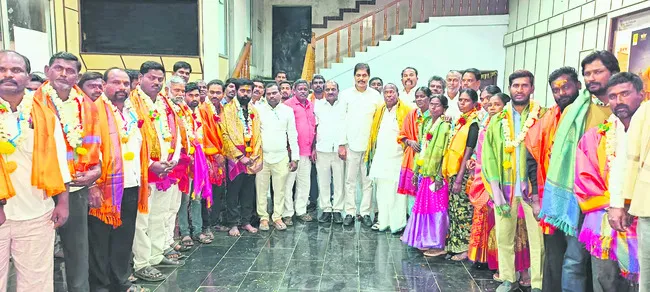 ప్రజలతో మమేకమవ్వాలి