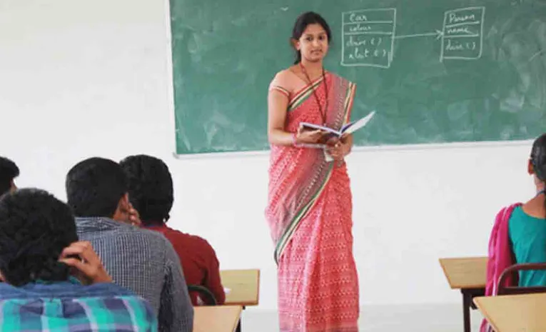 Telangana: ఒకే రోజు సెలవులో  40 వేల మంది టీచర్లు