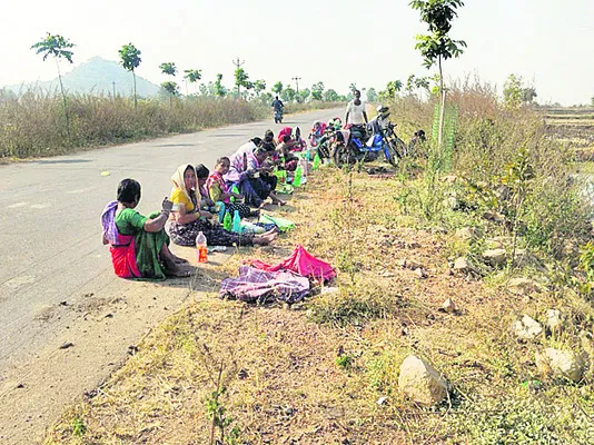 వలసకూలీల సహపంక్తి భోజనం 