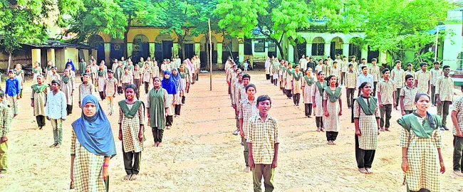 ఆడుతూ.. గెలుస్తూ.. 