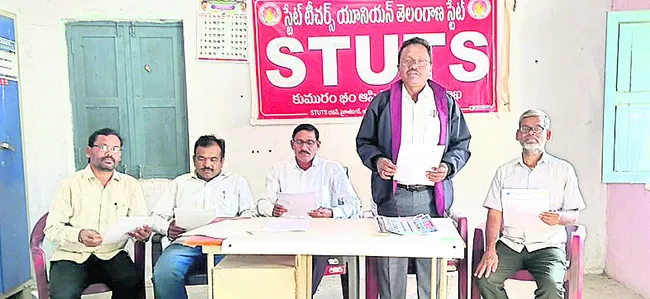 టీచర్లకు టెట్‌ నుంచి మినహాయింపు ఇవ్వాలి