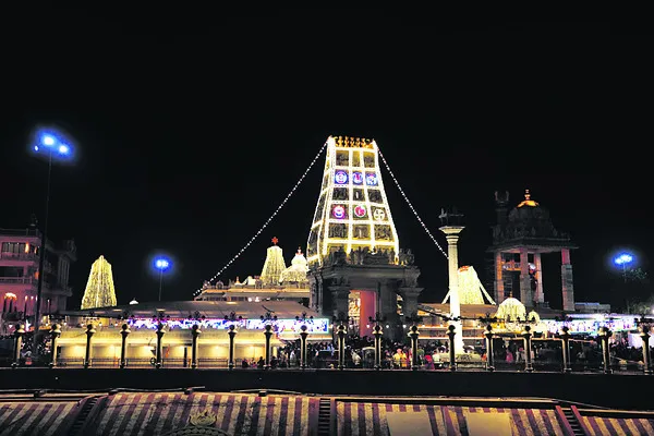 ముక్కోటికి స్వర్ణగిరి ముస్తాబు 
