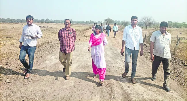 సింగారపు చెరువు కట్ట పరిశీలన