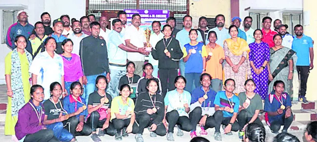 సాఫ్ట్‌బాల్‌ పోటీల విజేత మహబూబ్‌నగర్‌