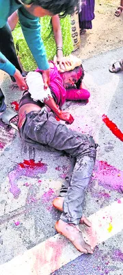 ఆటో బోల్తా.. ఇద్దరికి గాయాలు 