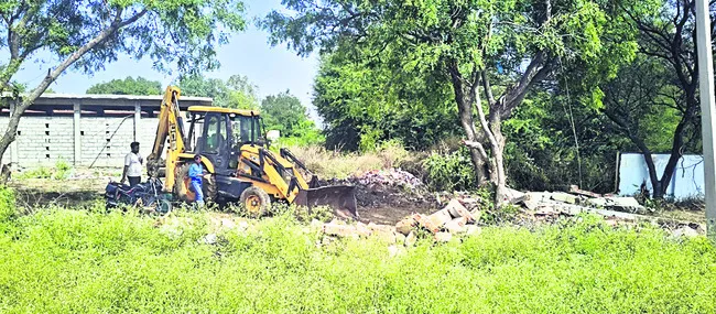 ప్రహరీ మాటున ప్రజాధనం మింగేద్దామని!