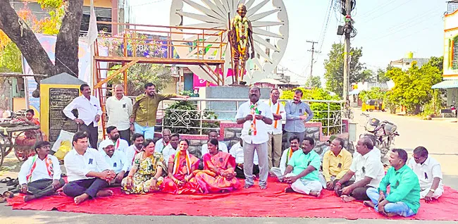 గాంధీ పేరును రూపుమాపే కుట్ర