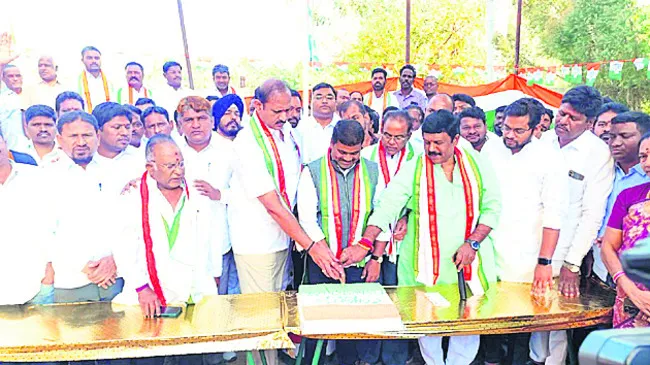 కాంగ్రెస్‌తోనే అభివృద్ధి సాధ్యం