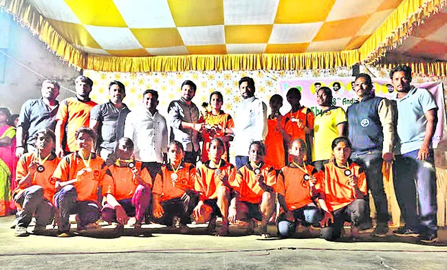 షూటింగ్‌బాల్‌ ఛాంిపియన్‌షిప్‌లో జిల్లాకు తృతీయ స్థానం