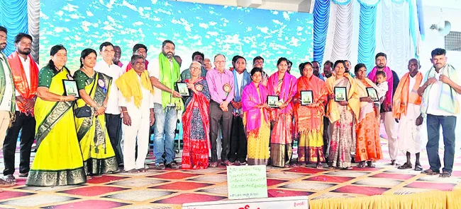 యువత వ్యవసాయంలో రాణించాలి 