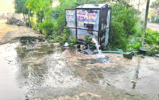  వృథాగా జలం.. 