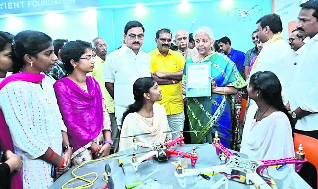 జీవనోపాధికి శిక్షణలు దోహదం