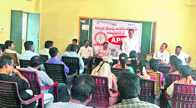 30 శాతం మధ్యంతర భృతి ప్రకటించండి