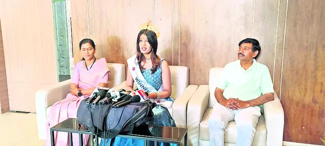 ఫరెవర్‌ మిస్‌ ఇండియాగా నిహారిక