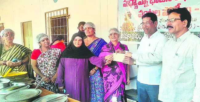 వంటల పోటీలకు స్పందన కరువు 