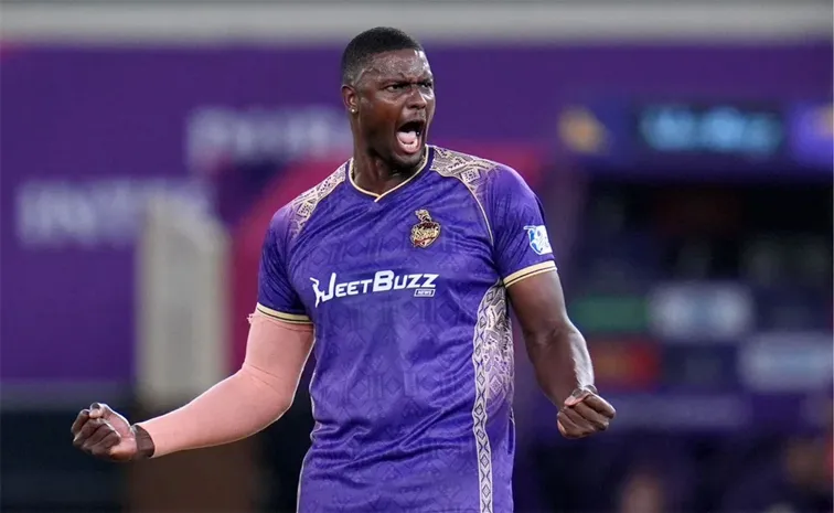 చరిత్ర సృష్టించిన జేసన్‌ హోల్డర్‌