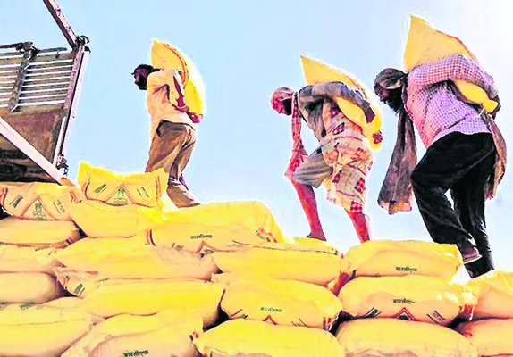   ఎరువుల కోసం  తండ్లాట!
