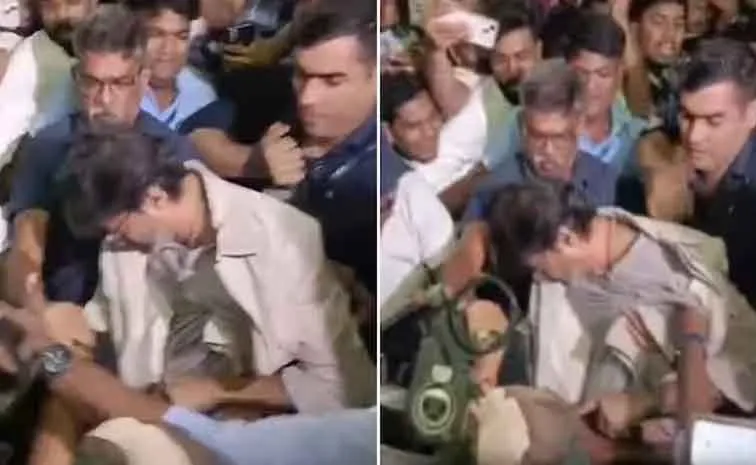 ఫ్యాన్స్‌ అత్యుత్సాహహం.. కిందపడ్డ హీరో విజయ్‌