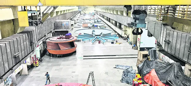 కొనసాగుతున్న నీటి పంపింగ్‌ 
